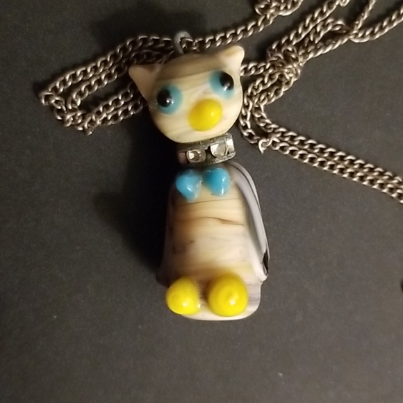 Vintage Jewelry - Polished stone owl pendant.